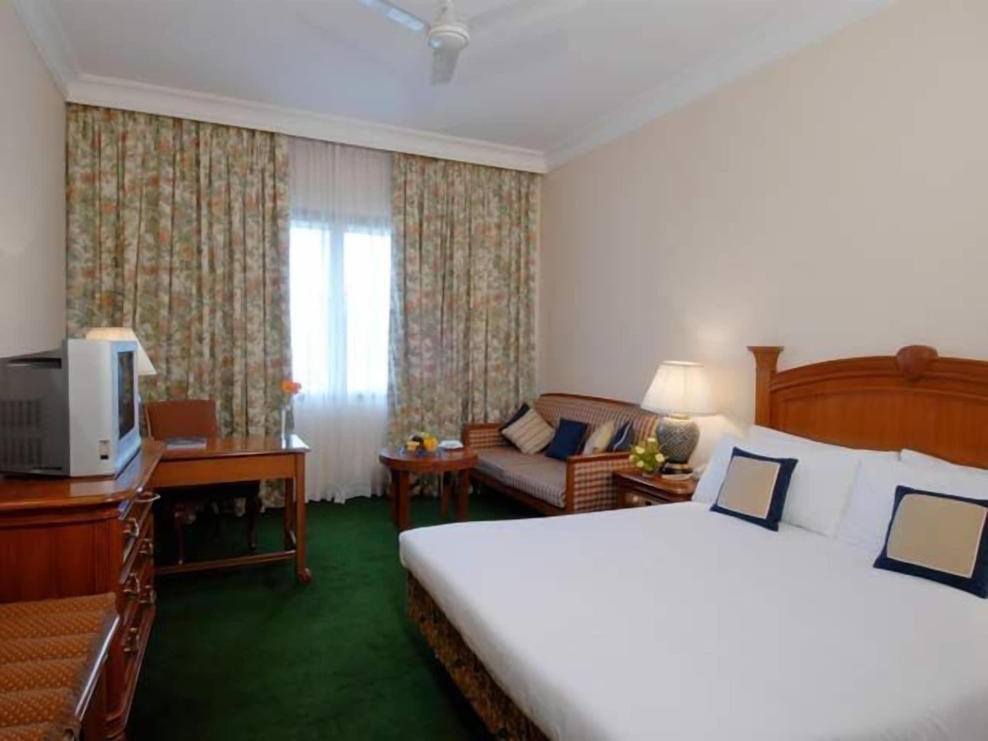 Hotel Vivanta Oldport Road - Formerly Known As Taj Manjarun 4*